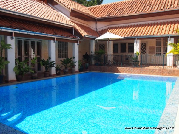 Beautiful Home with Pool For Rent