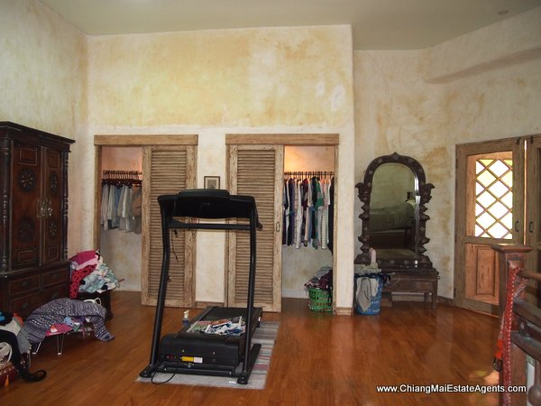 Beautiful Home with Pool For Rent