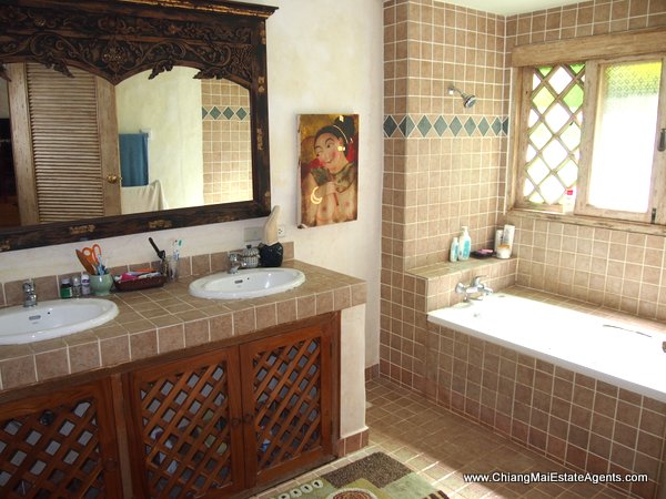 Beautiful Home with Pool For Rent