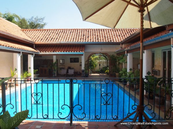 Beautiful Home with Pool For Rent