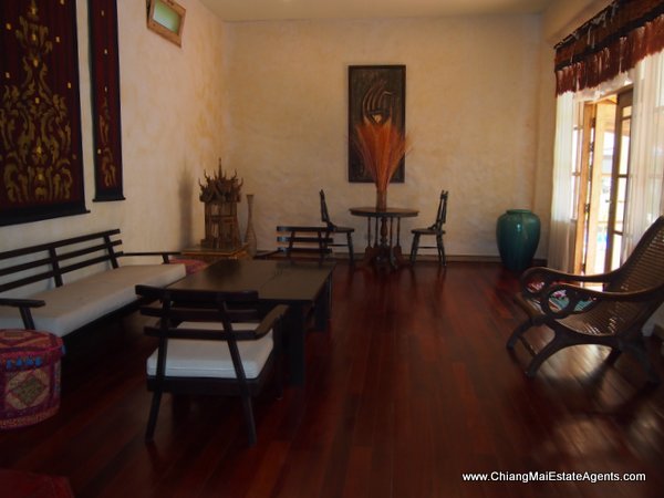 Beautiful Home with Pool For Rent