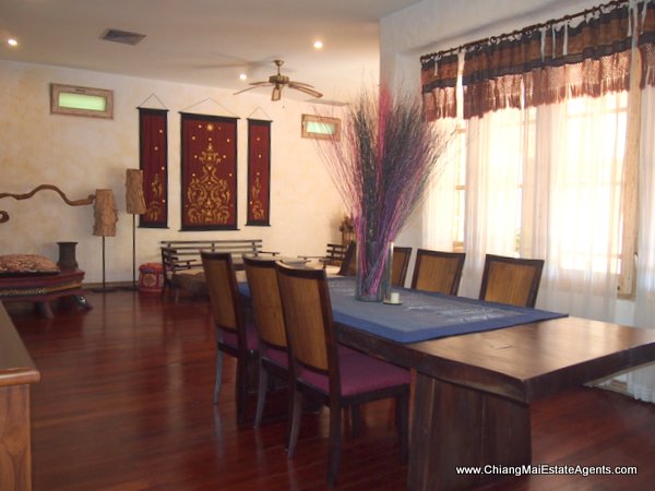 Beautiful Home with Pool For Rent