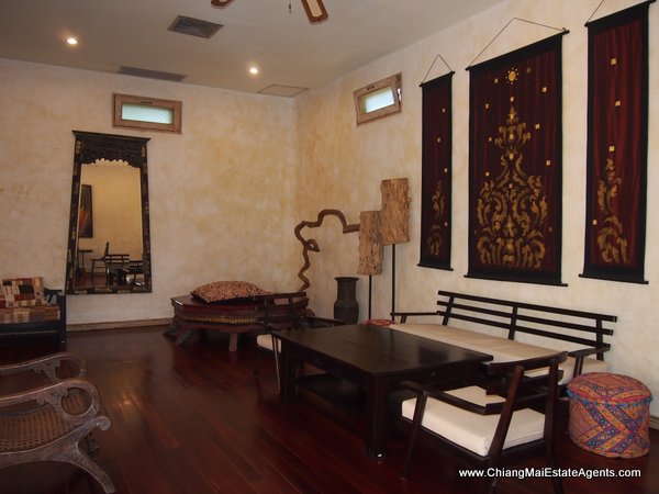 Beautiful Home with Pool For Rent