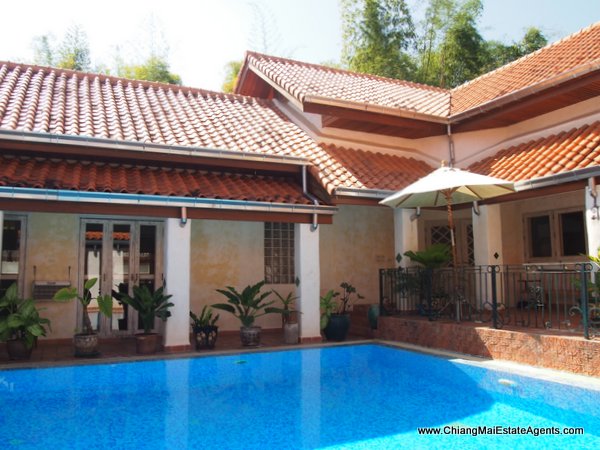 Beautiful Home with Pool For Rent