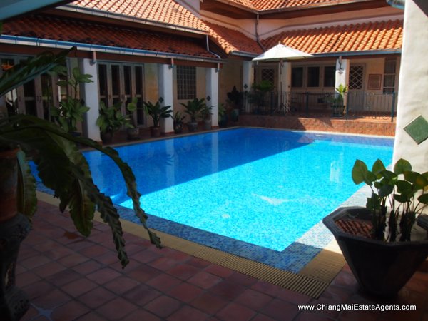Beautiful Home with Pool For Rent