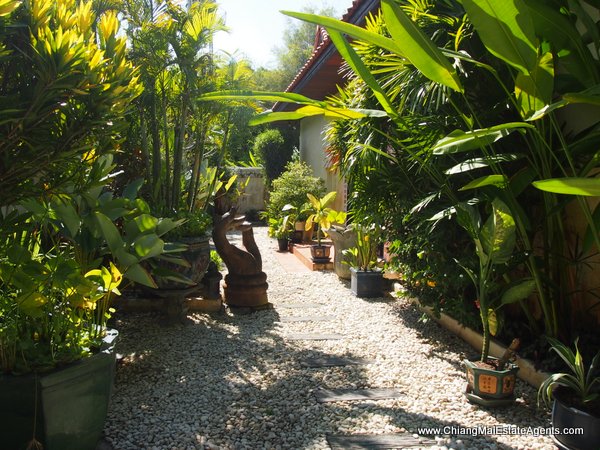 Beautiful Home with Pool For Rent