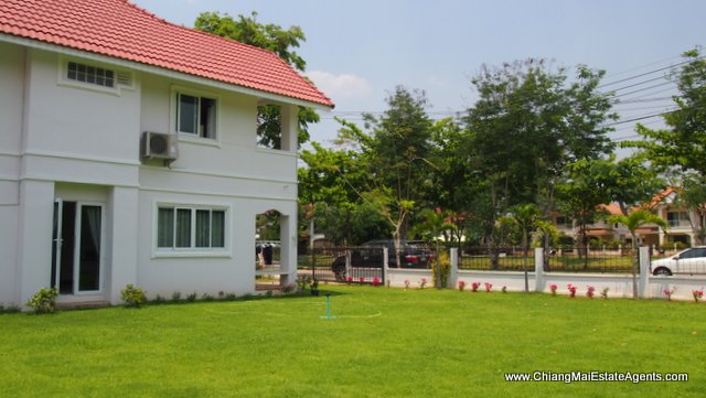 Beautiful Lakeside Home for Sale in Thippirom