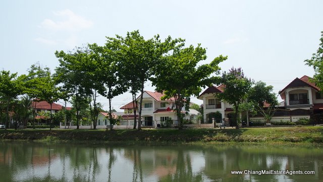 Beautiful Lakeside Home for Sale in Thippirom