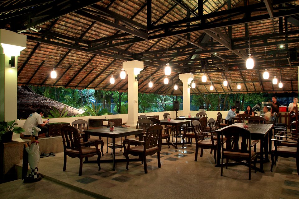 Poolside Restaurant and Bar For Sale