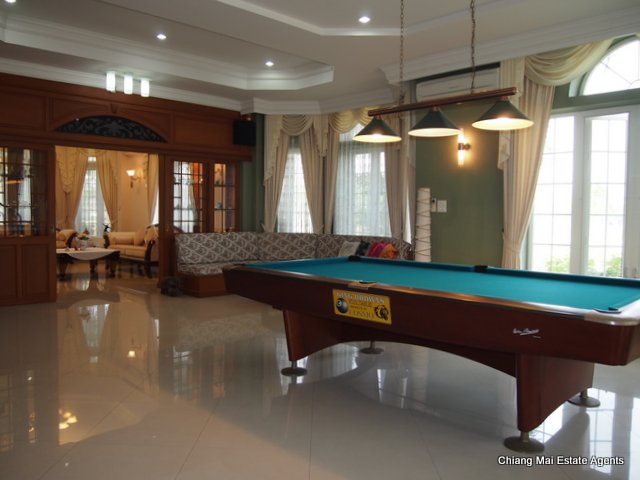 Exquisite Home with Swimming Pool For Sale