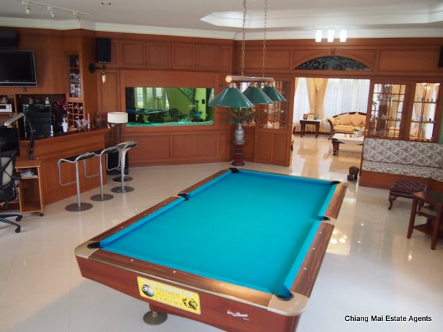 Exquisite Home with Swimming Pool For Sale