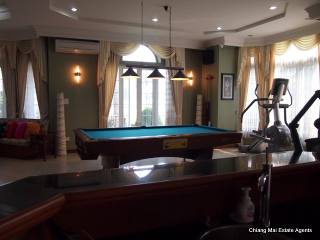 Exquisite Home with Swimming Pool For Sale