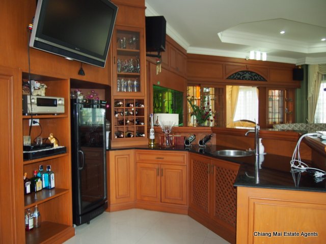 Exquisite Home with Swimming Pool For Sale