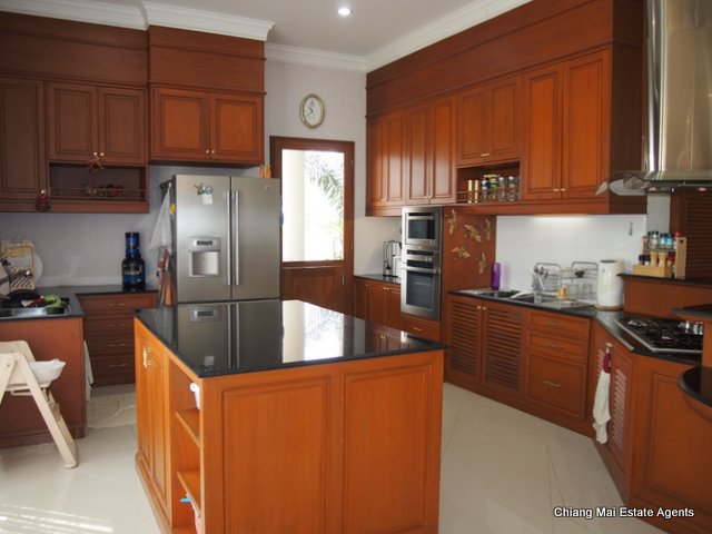 Exquisite Home with Swimming Pool For Sale