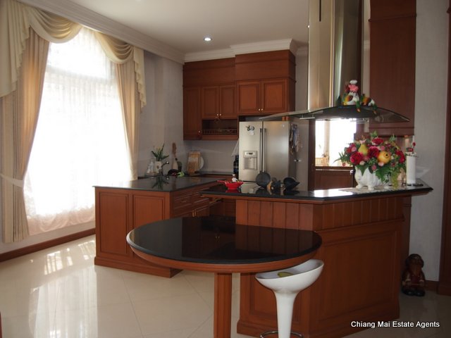 Exquisite Home with Swimming Pool For Sale