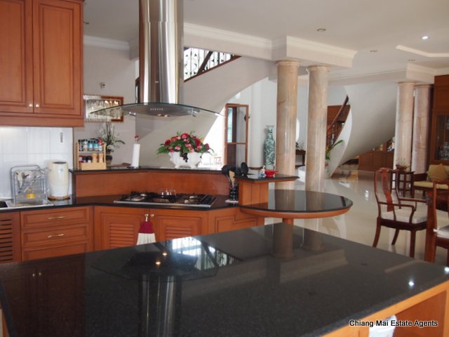 Exquisite Home with Swimming Pool For Sale