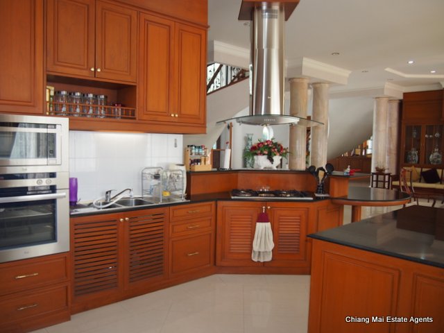 Exquisite Home with Swimming Pool For Sale