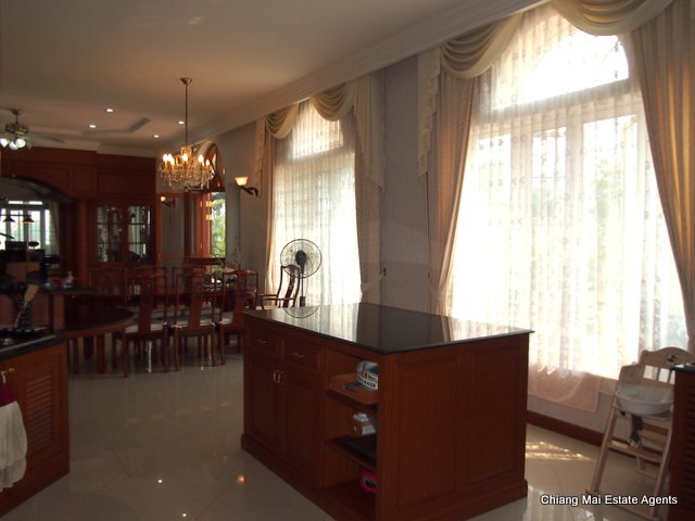 Exquisite Home with Swimming Pool For Sale