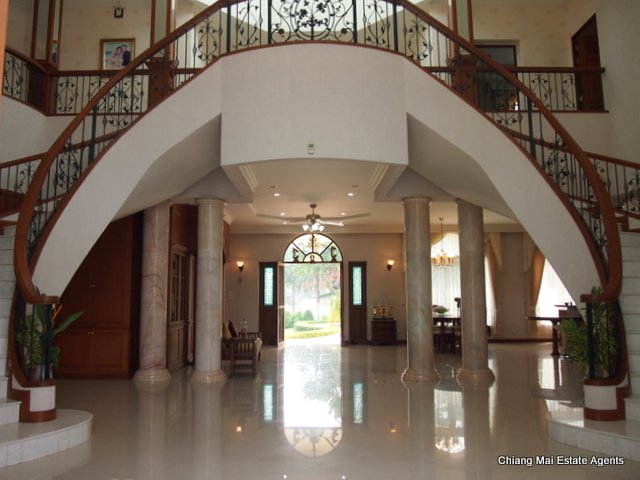 Exquisite Home with Swimming Pool For Sale