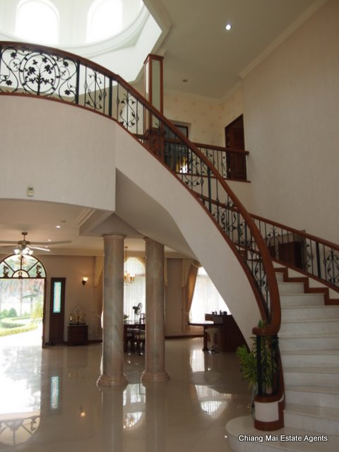 Exquisite Home with Swimming Pool For Sale