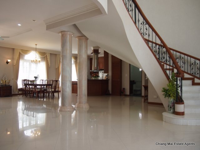 Exquisite Home with Swimming Pool For Sale