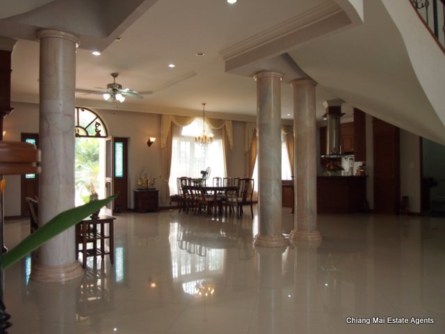 Exquisite Home with Swimming Pool For Sale