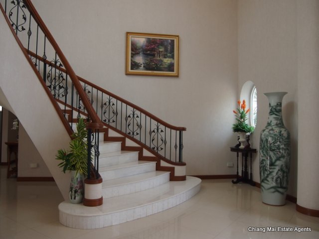 Exquisite Home with Swimming Pool For Sale