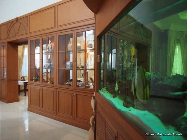 Exquisite Home with Swimming Pool For Sale