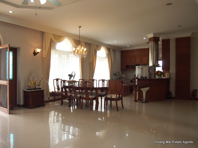 Exquisite Home with Swimming Pool For Sale