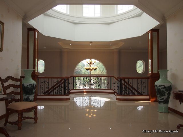 Exquisite Home with Swimming Pool For Sale