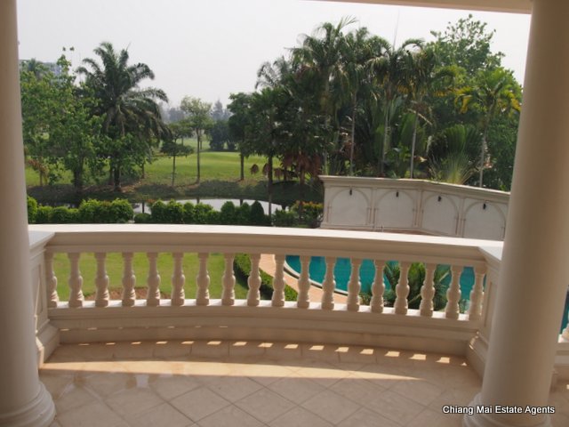 Exquisite Home with Swimming Pool For Sale