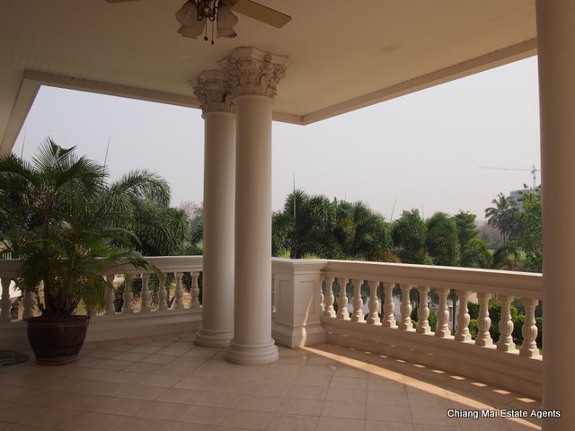 Exquisite Home with Swimming Pool For Sale