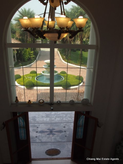 Exquisite Home with Swimming Pool For Sale