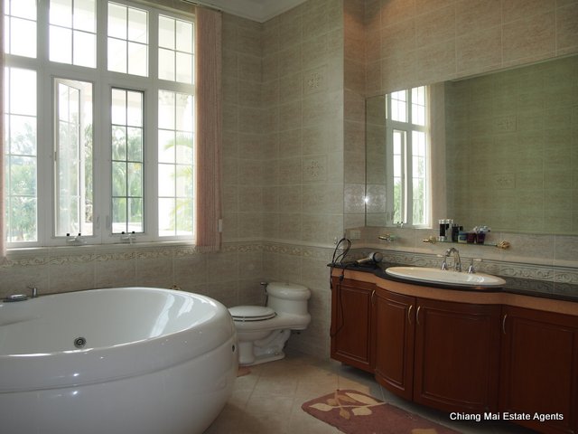 Exquisite Home with Swimming Pool For Sale
