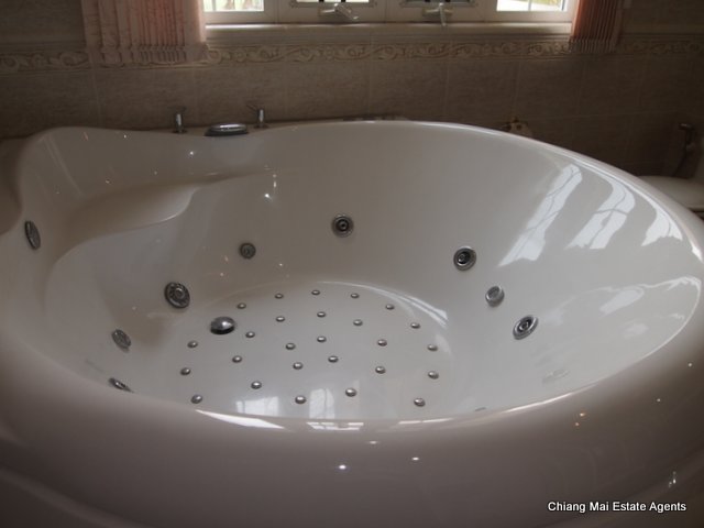 Exquisite Home with Swimming Pool For Sale