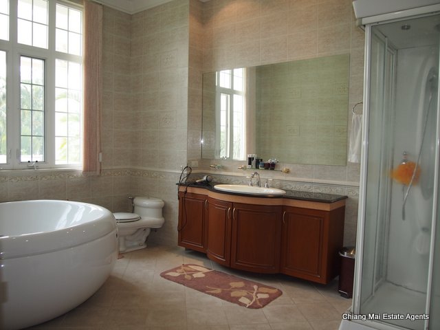 Exquisite Home with Swimming Pool For Sale