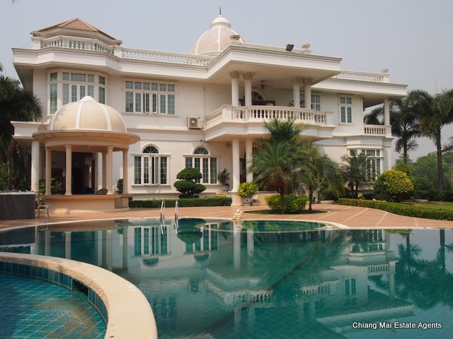 Exquisite Home with Swimming Pool For Sale