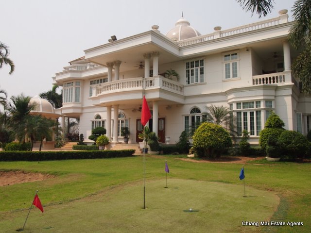 Exquisite Home with Swimming Pool For Sale