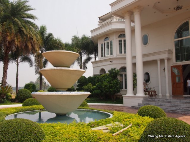 Exquisite Home with Swimming Pool For Sale