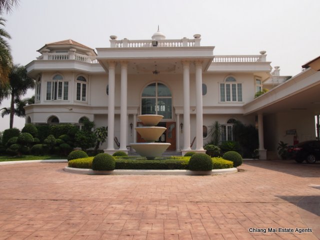 Exquisite Home with Swimming Pool For Sale