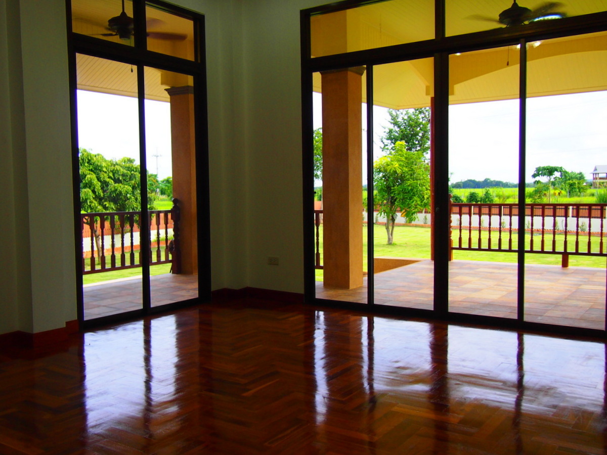 Beautiful New Home in Scenic Location