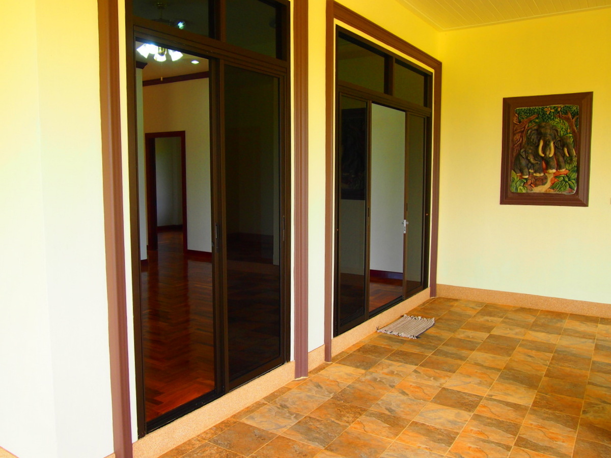 Beautiful New Home in Scenic Location