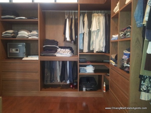 Luxury 4 Bedroom Home in Nam Phrae