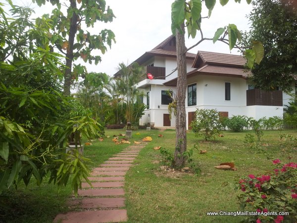 Luxury 4 Bedroom Home in Nam Phrae