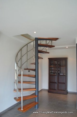3 Floor Condo for Rent