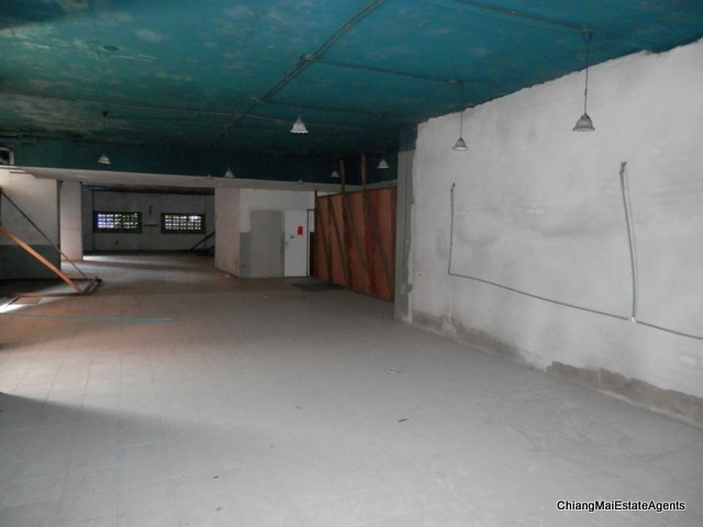 Very Large Empty Condo For Sale