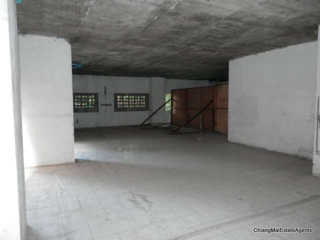 Very Large Empty Condo For Sale