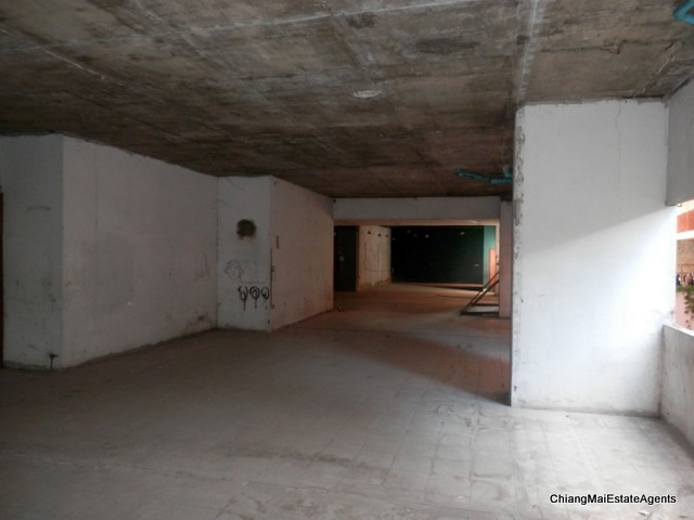 Very Large Empty Condo For Sale