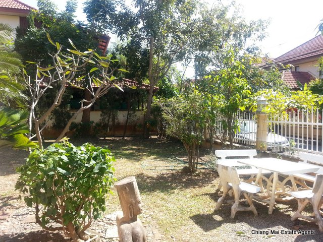 House with 2 Plots of Land for Sale