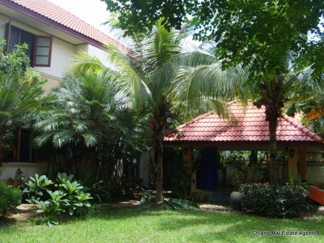 House with 2 Plots of Land for Sale